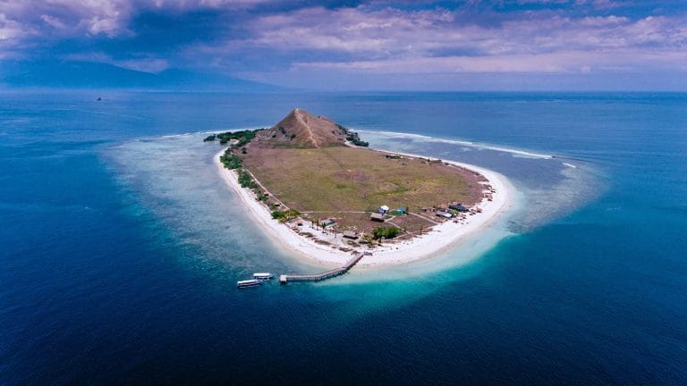 Paket Wisata Sehari Pulau Kenawa (Start Lombok)