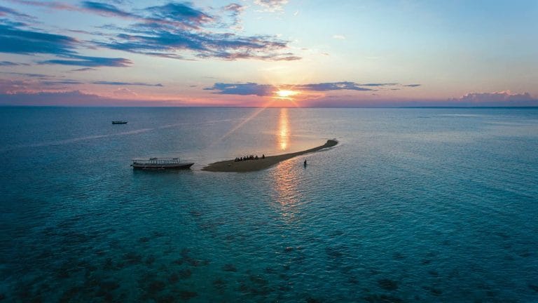 Paket Tour Pulau Moyo 3 Hari 2 Malam