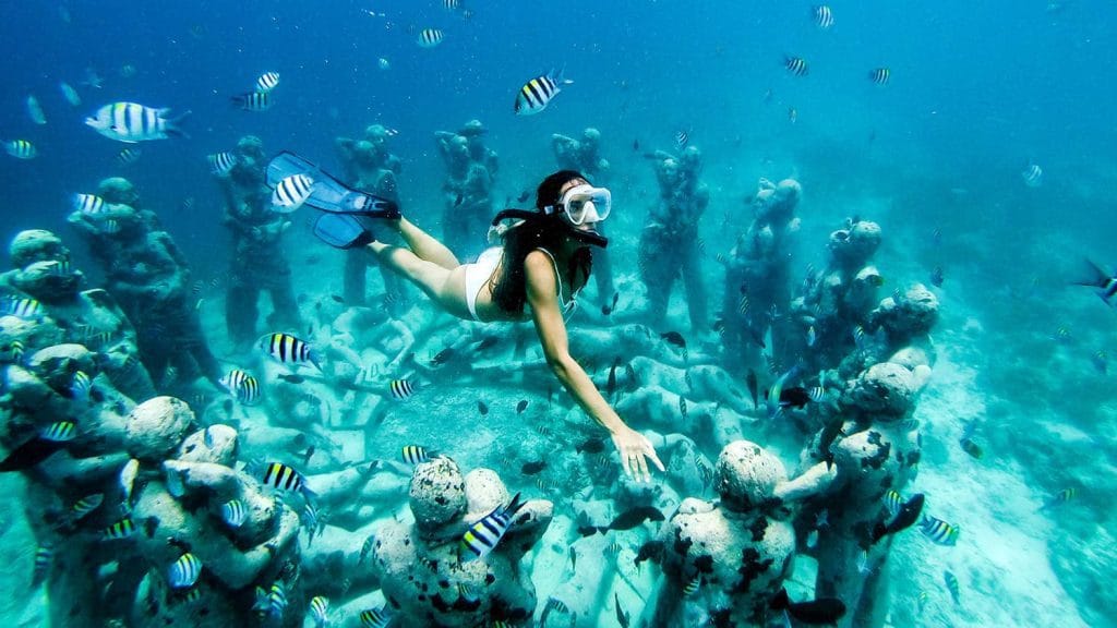 Snorkeling Gili Trawangan dalam paket tour Lombok