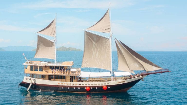 Lamborajo 2 Phinisi Boat Charter Labuan Bajo