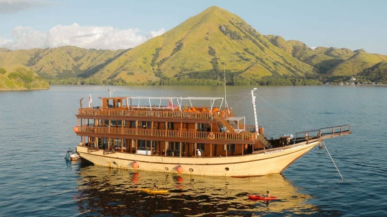 Ocean Pro Phinisi Boat Charter Labuan Bajo