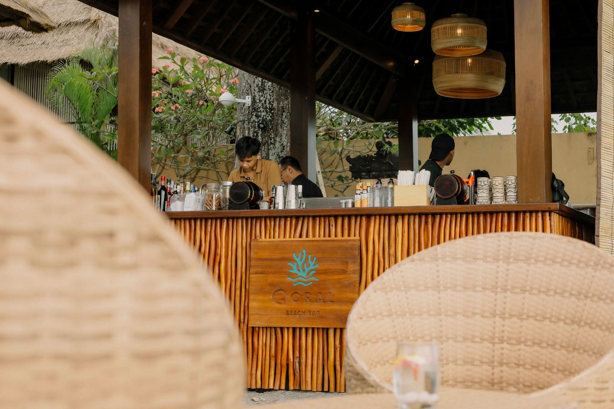 Area bar terbuka Qunci Villas